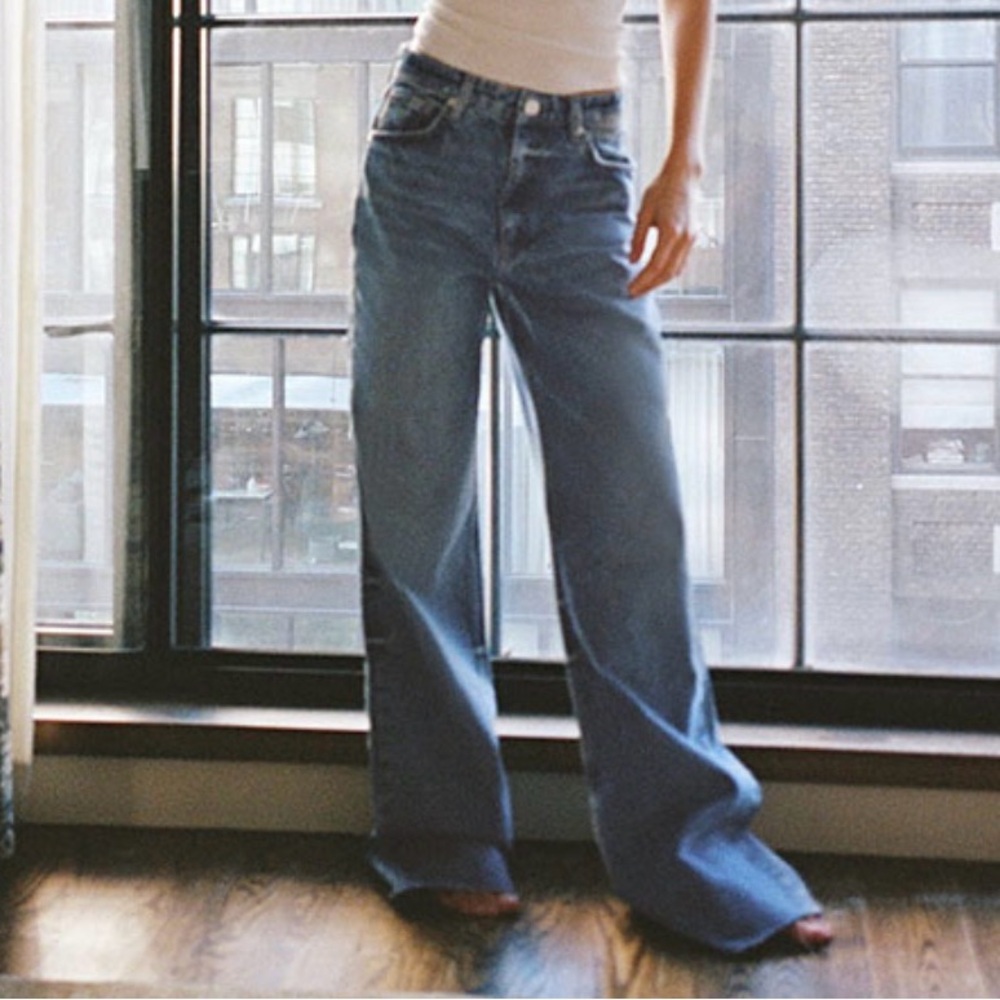 Zara Wide Leg Flared Jeans in Medium Blue